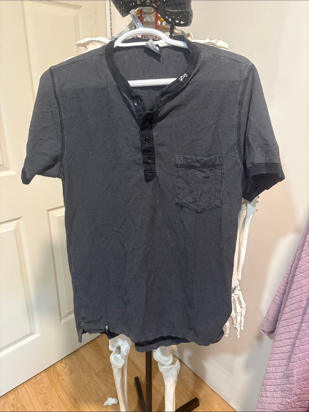 Lrg Men’s Black Short-Sleeve Henley with Chest Pocket